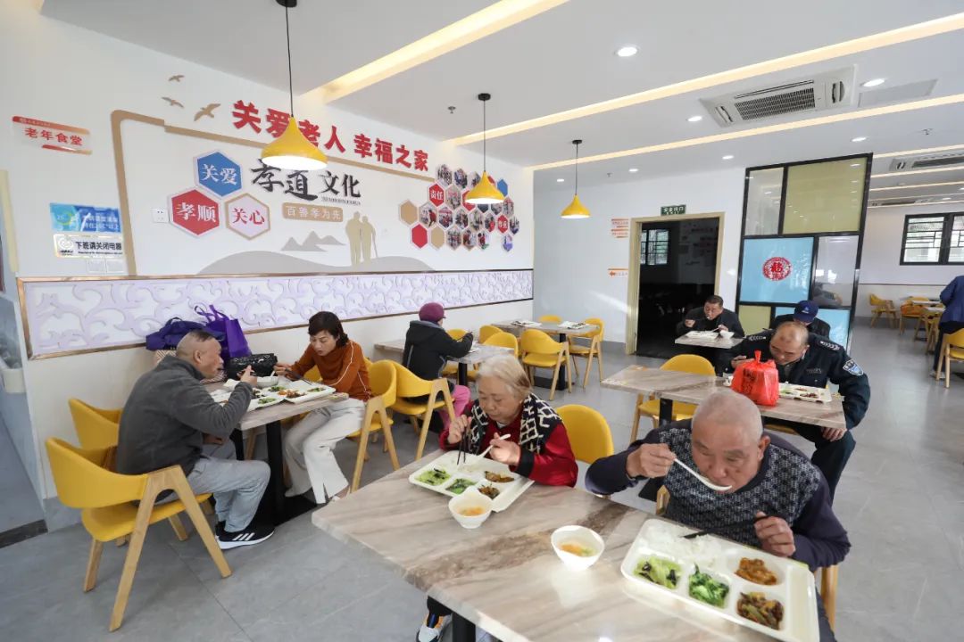 用餐 阮琳鈞 鄭霄 葉伏國 供圖.jpg