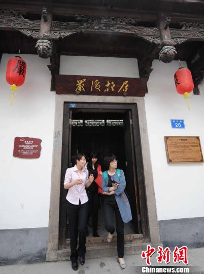 當(dāng)日，中央媒體記者走基層探訪中國(guó)歷史文化名街福州三坊七巷，實(shí)地參觀嚴(yán)復(fù)故居。