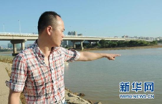 （中國網事·感動2012·圖文互動）（3）“無名英雄哥”：義勇英魂去，不知你是誰　 