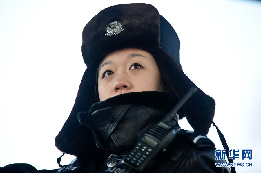 （走基層 聽民聲）（1）冰城90后女交警的春節堅守