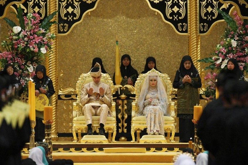 9月23日，文萊首都斯里巴加灣，一場皇室婚禮正處在進行時。