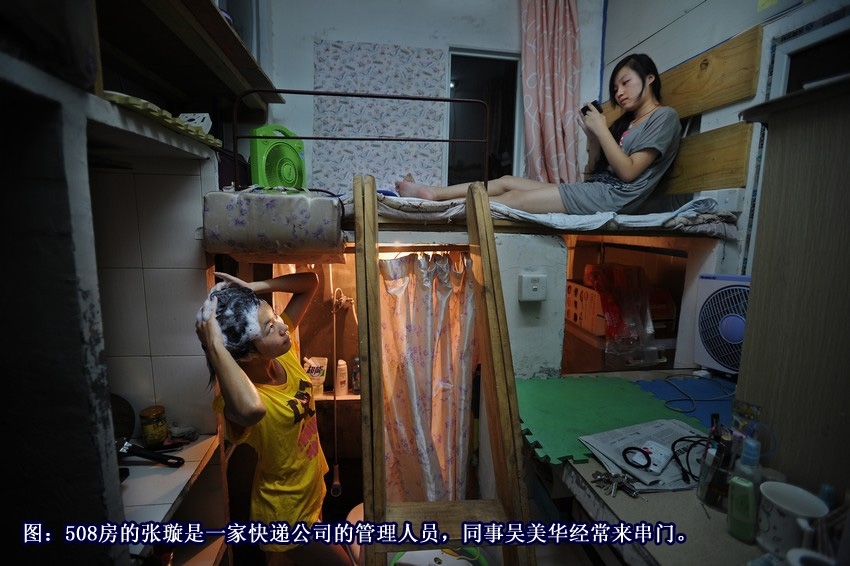 老王的房客們有一個共同的名字——“蟻族”。2010年的一份調研報告顯示，武漢“蟻族”數量為3至6萬人，近半數“蟻族”月收入在1500元以下，八成“蟻族”家庭經濟狀況—般。401房的李成輝就是個典型的“蟻族”，他媽媽看到他居住的膠囊房后，一度放聲大哭，這一幕一直刻在他的心里。