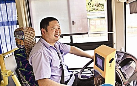 102歲阿婆搭公車迷路