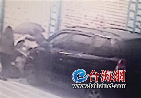 孕婦路邊產子被監控拍下　好心人皆成“助產士”
