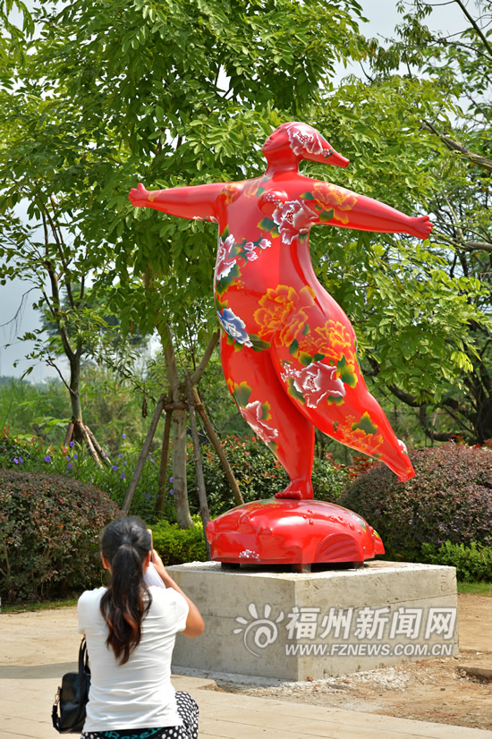 花海公園增添新景觀 50件優秀雕塑作品陸續安置