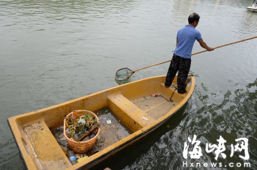 湖面垃圾多，清理起來費時費力