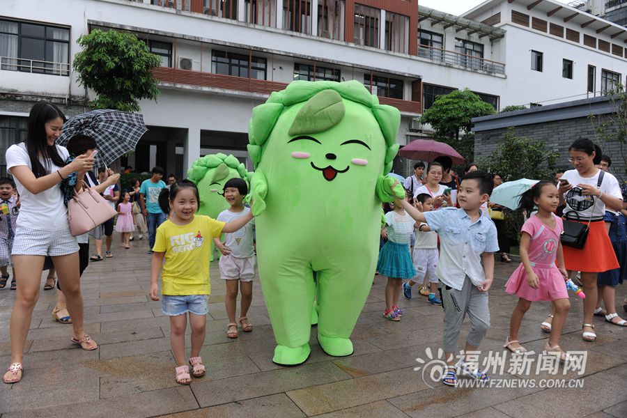 青運會元素扮靚榕城 2.8萬多名志愿者為賽事服務