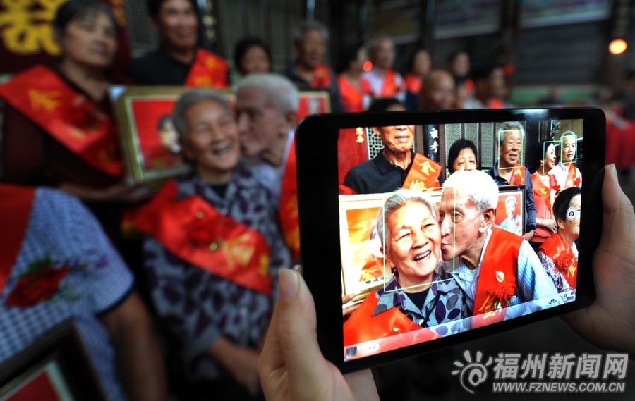 長(zhǎng)樂(lè)一村子連續(xù)辦20年金婚敬老宴　定格幸福瞬間