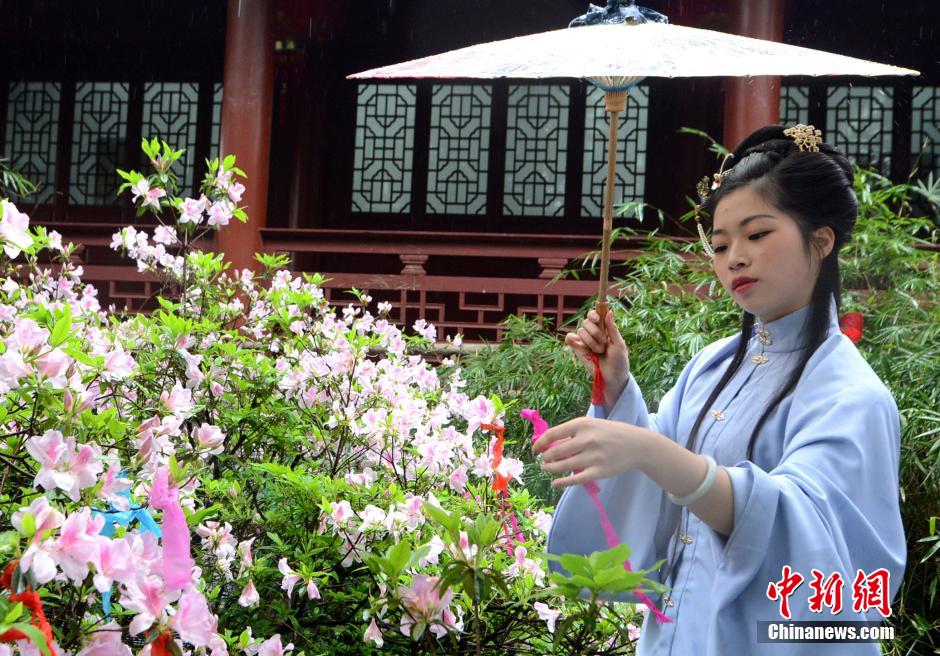 福州再現(xiàn)古老花朝祈福儀式 十二位少女為春祈福