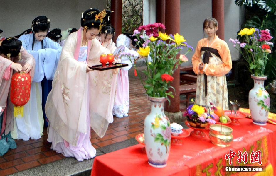 福州再現(xiàn)古老花朝祈福儀式 十二位少女為春祈福