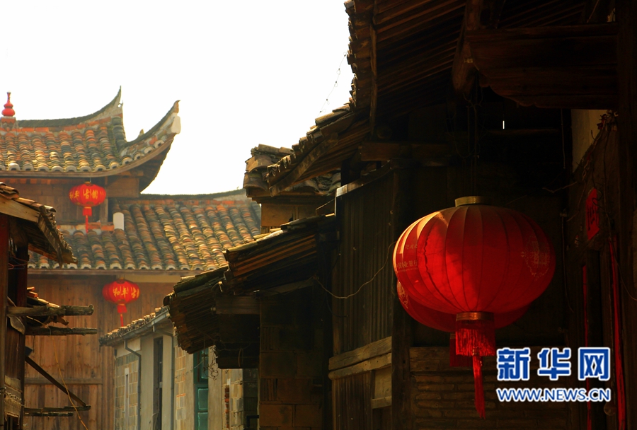 福建邵武：紅飛翠舞踏青游　“鐵城”春光無限好