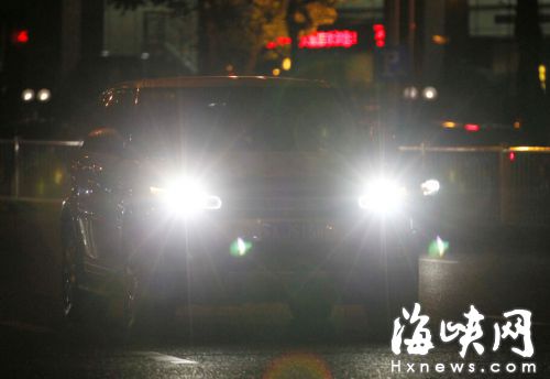 濫用遠(yuǎn)光燈現(xiàn)象回潮　福州市民呼吁更嚴(yán)更頻查處