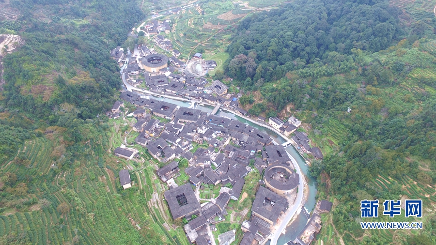 航拍福建塔下村：土樓群落　太極水鄉