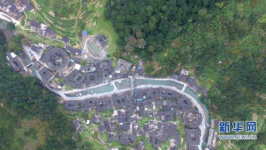 航拍福建塔下村:土樓群落 太極水鄉