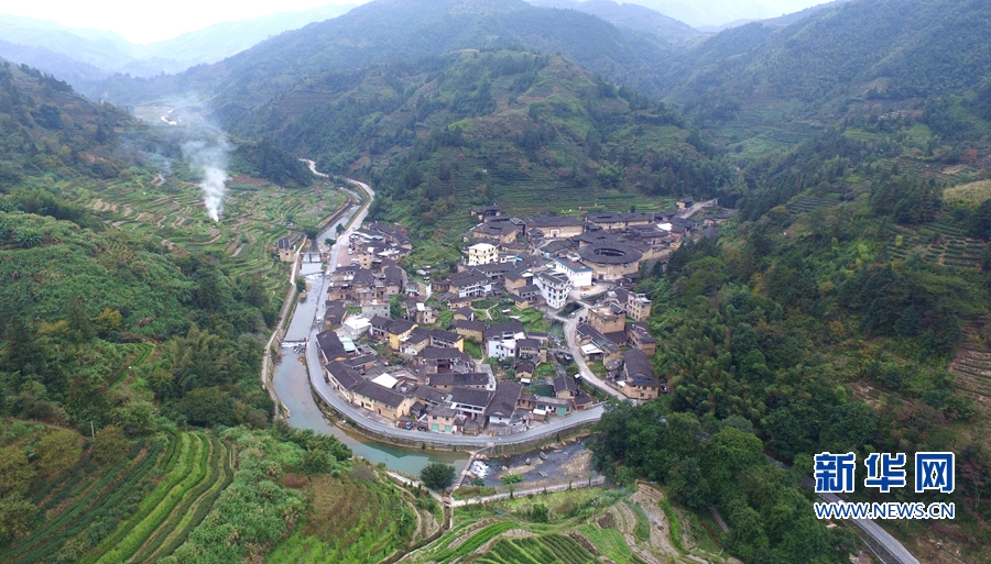 航拍福建塔下村:土樓群落 太極水鄉