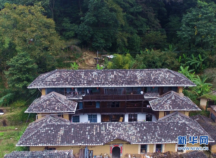 航拍福建塔下村:土樓群落 太極水鄉