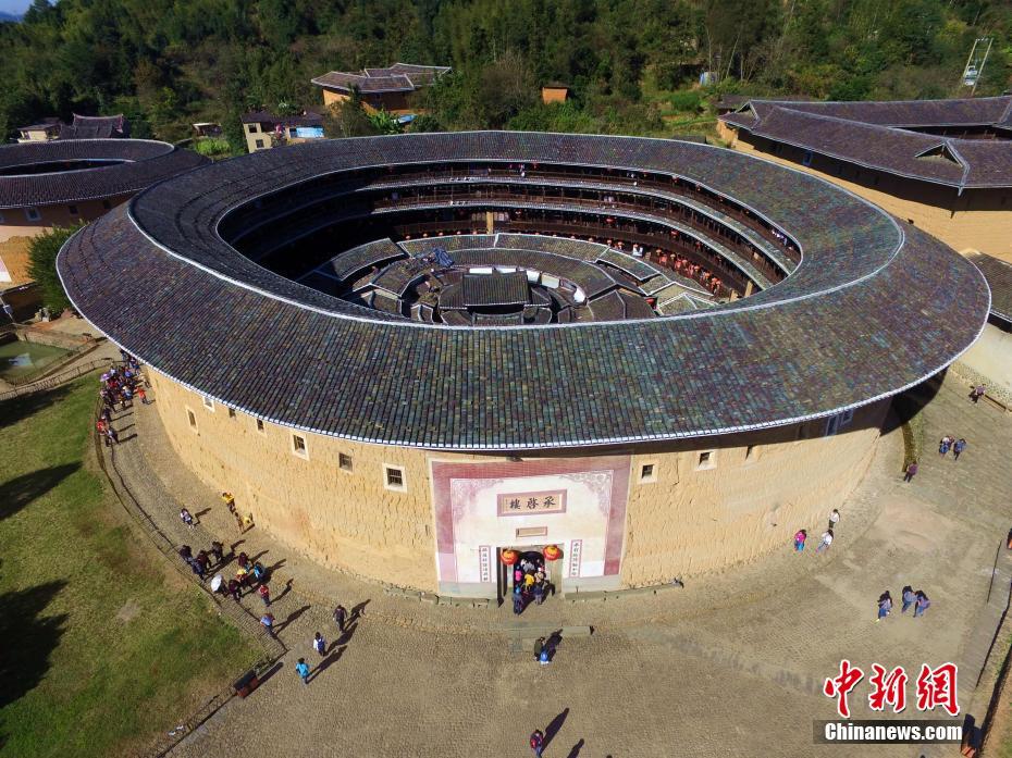 航拍壯美的永定土樓群：曾入選吉尼斯最大土樓