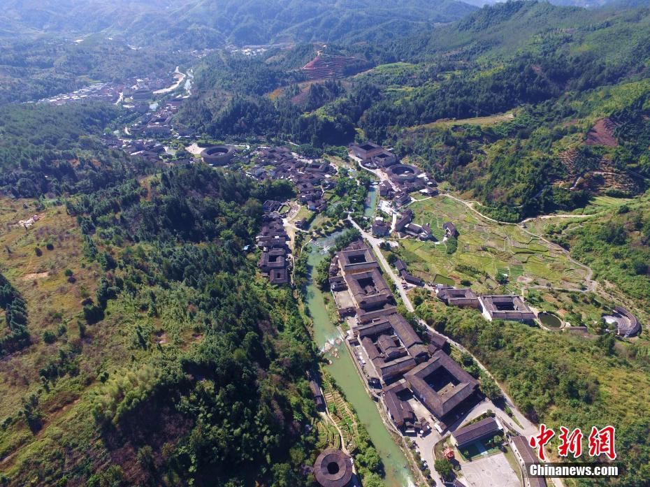 航拍壯美的永定土樓群：曾入選吉尼斯最大土樓