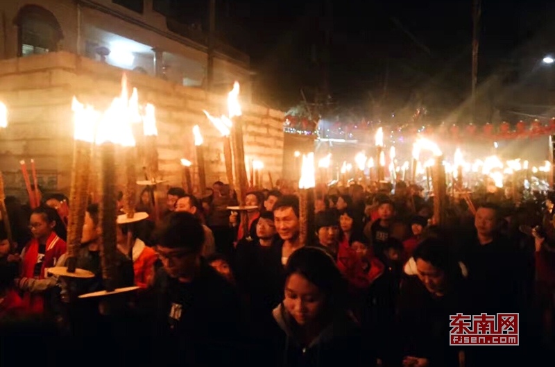 晉江火把節1500根火把點亮山前村 傳承300年傳統文化