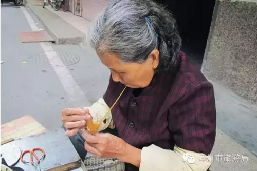 漳州最后的吹糖人 74歲阿婆小街弄巷里獨自堅守